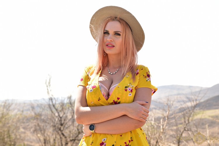 Alexsis Faye) Alexis Faye (Alexsis Faye)