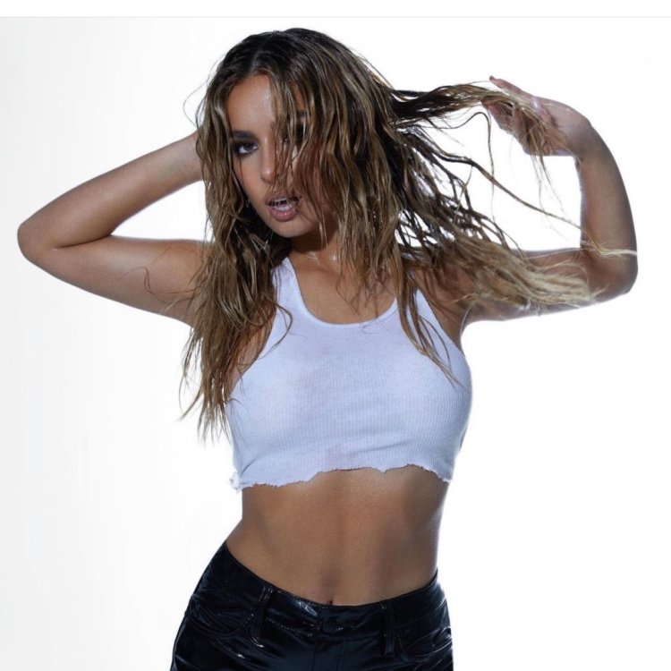 Illustrations by Regards CouPables