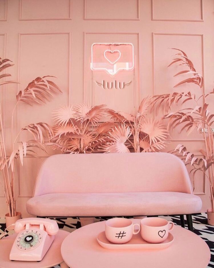 Decor of the pink wall