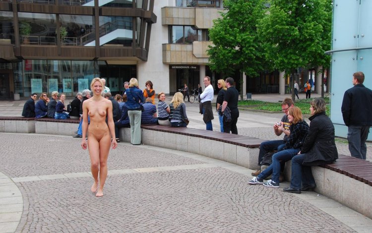 Naked Nicol Vanilla in the Park Nip Activity