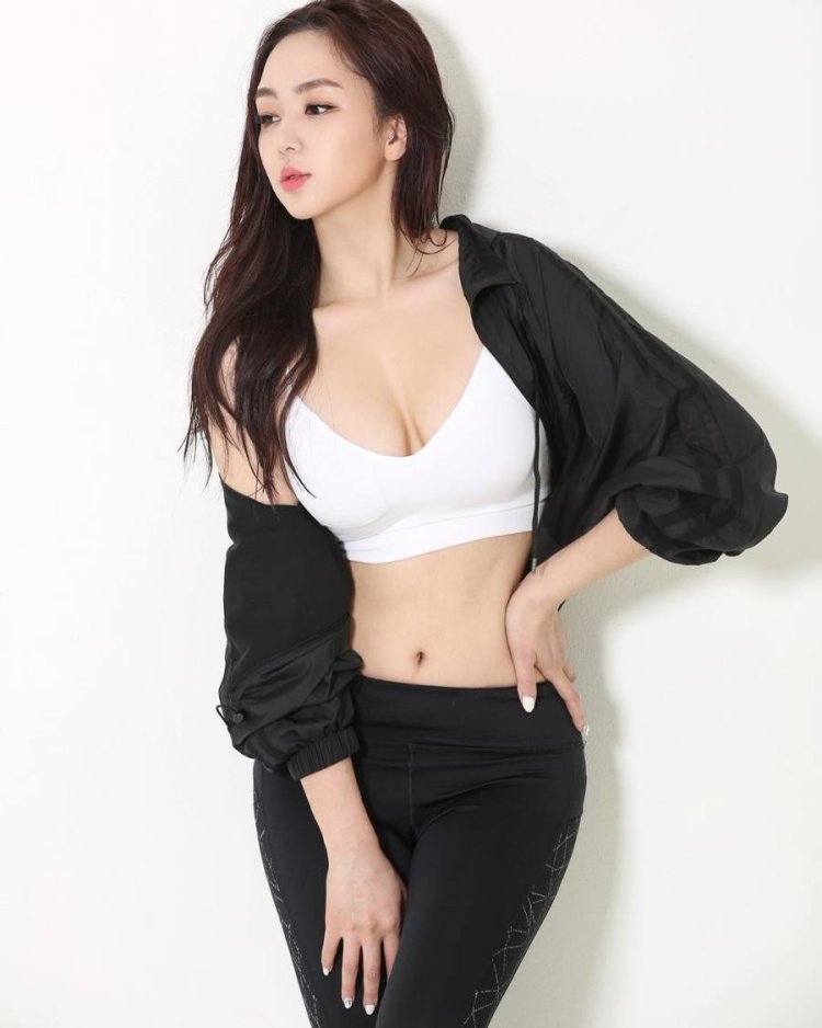 Ken Si Hu Korean Model