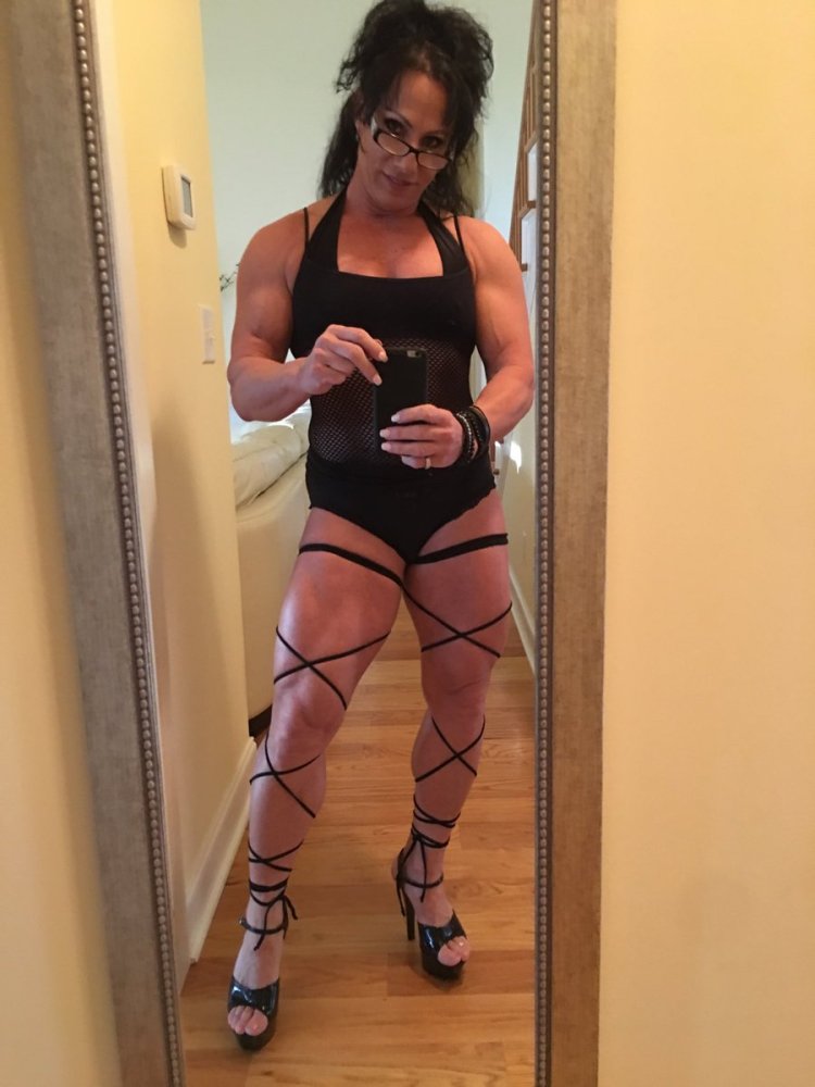 Alina Popa bodybuilding