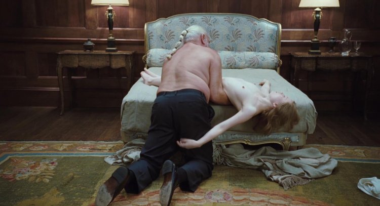 Cinema actress Emily Browning Nudent in the film