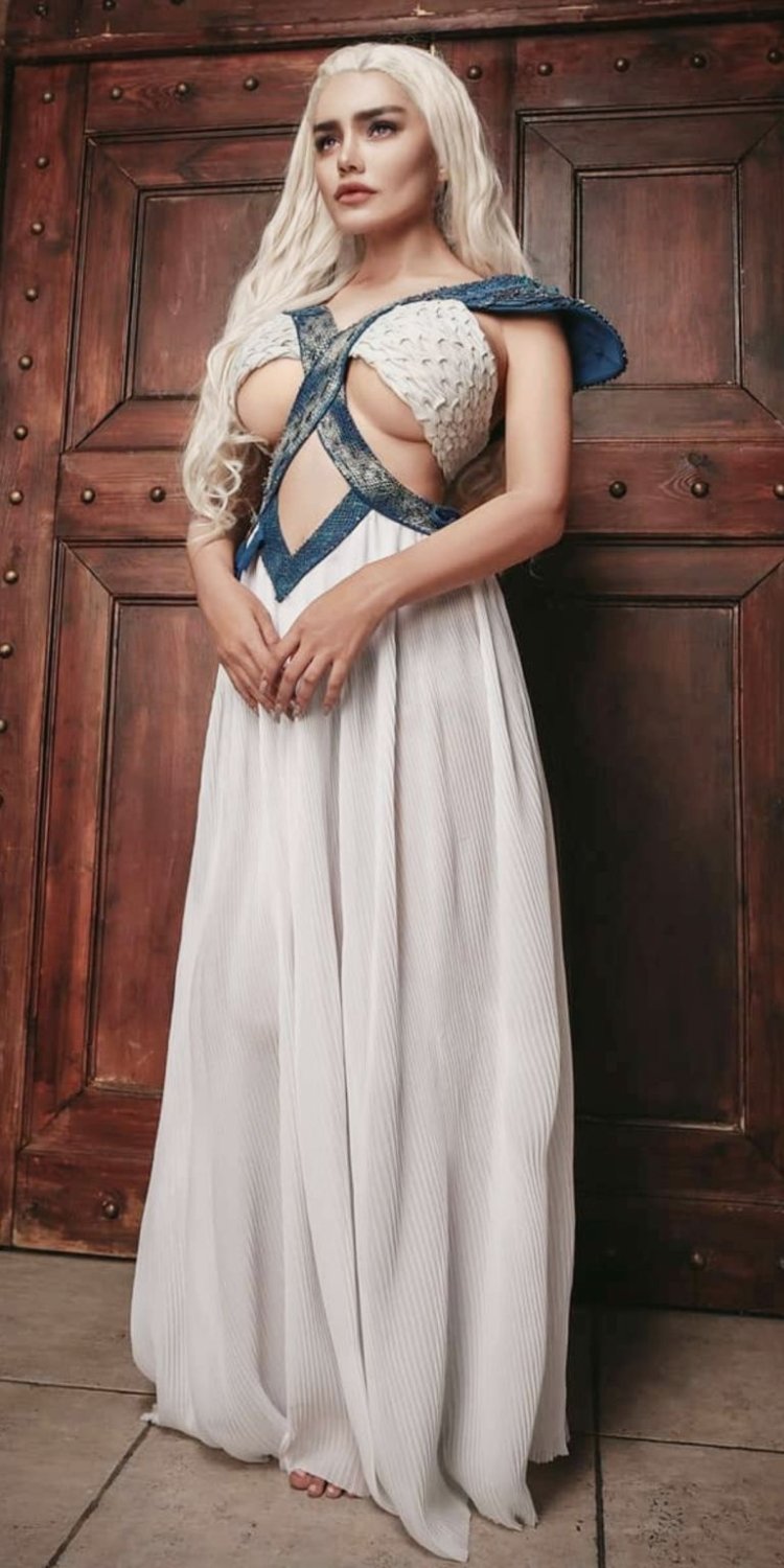 Nichameleon cosplay Daenerys