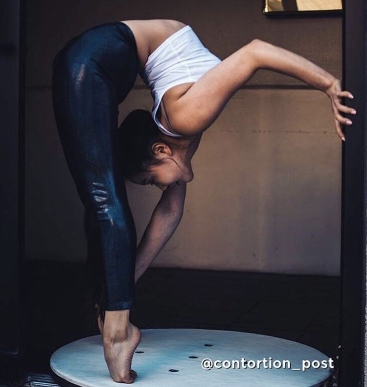 Contortionist Laura Guerrro