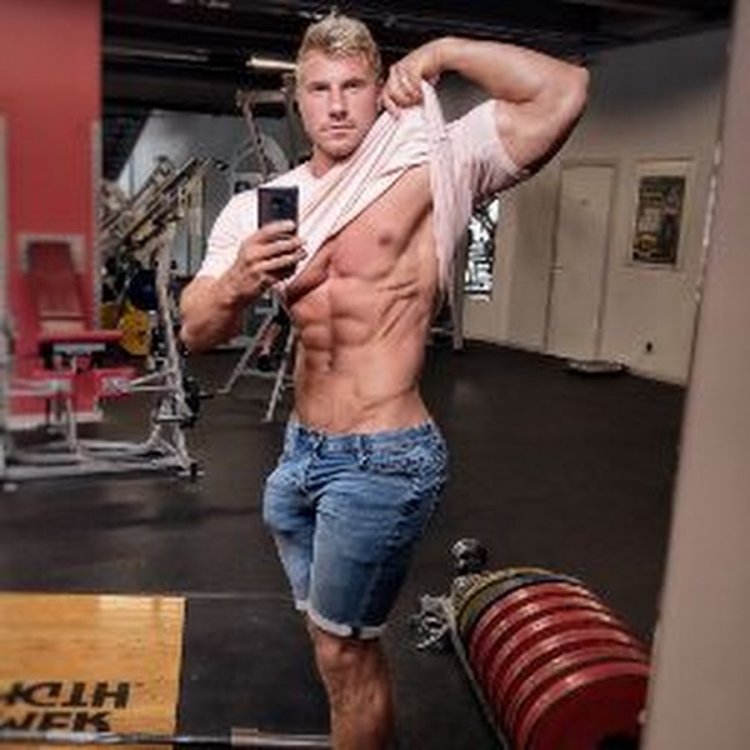 Edgars Snepsts Selfie Pecs