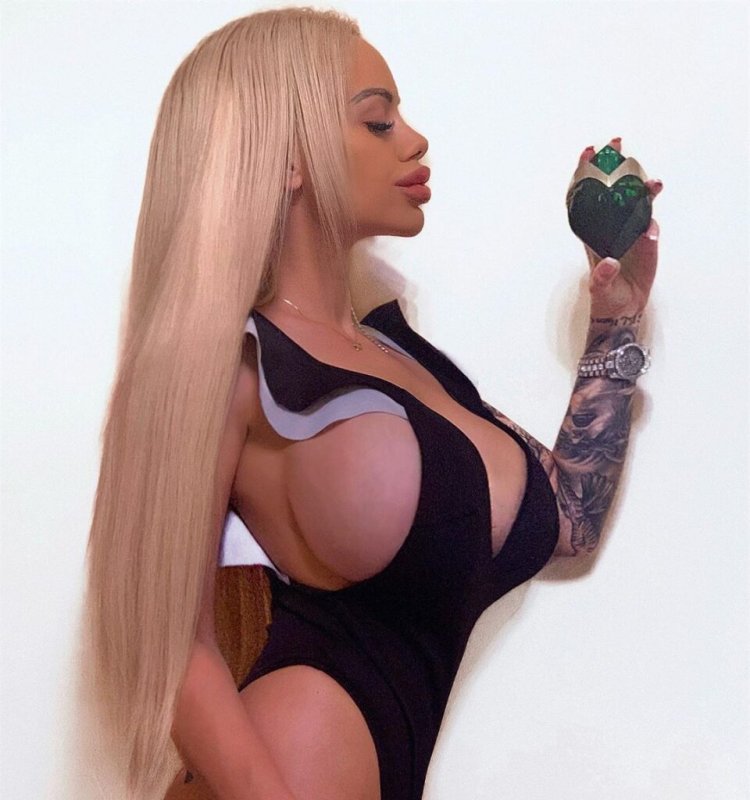 Lindsay Palas is hot