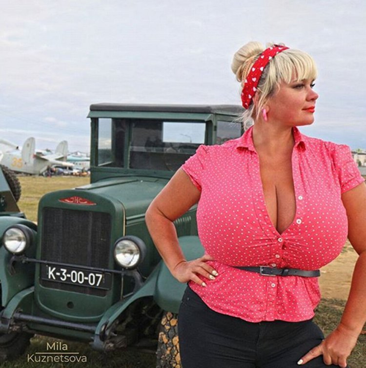 Model plus saz Mila Kuznetsova