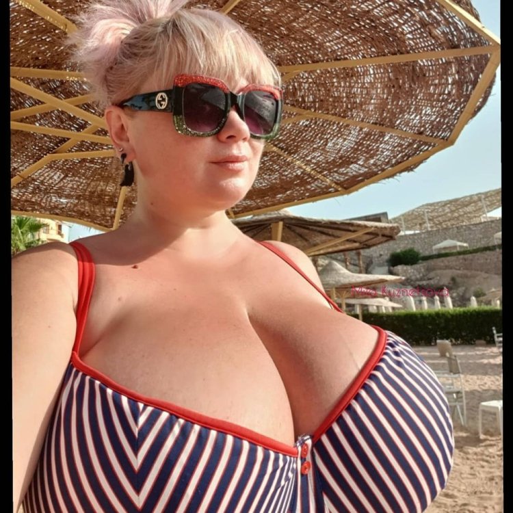 Model plus saz Mila Kuznetsova