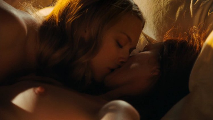 Julianna Moore is erotic