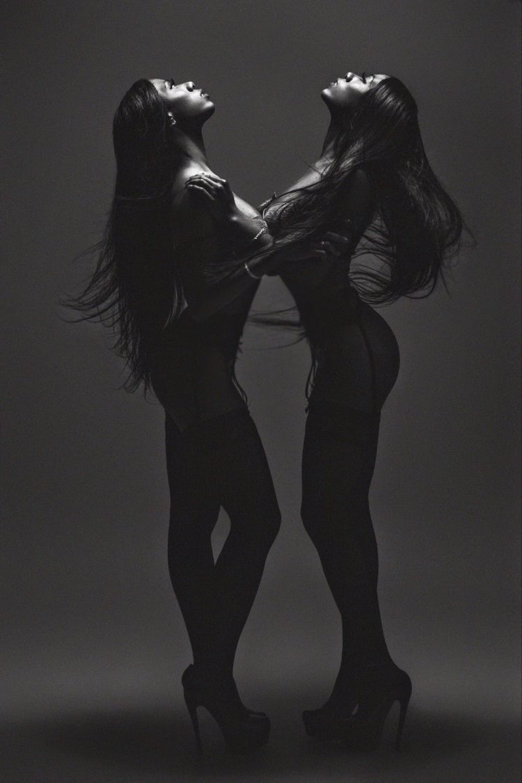 Adellinka_twins drain