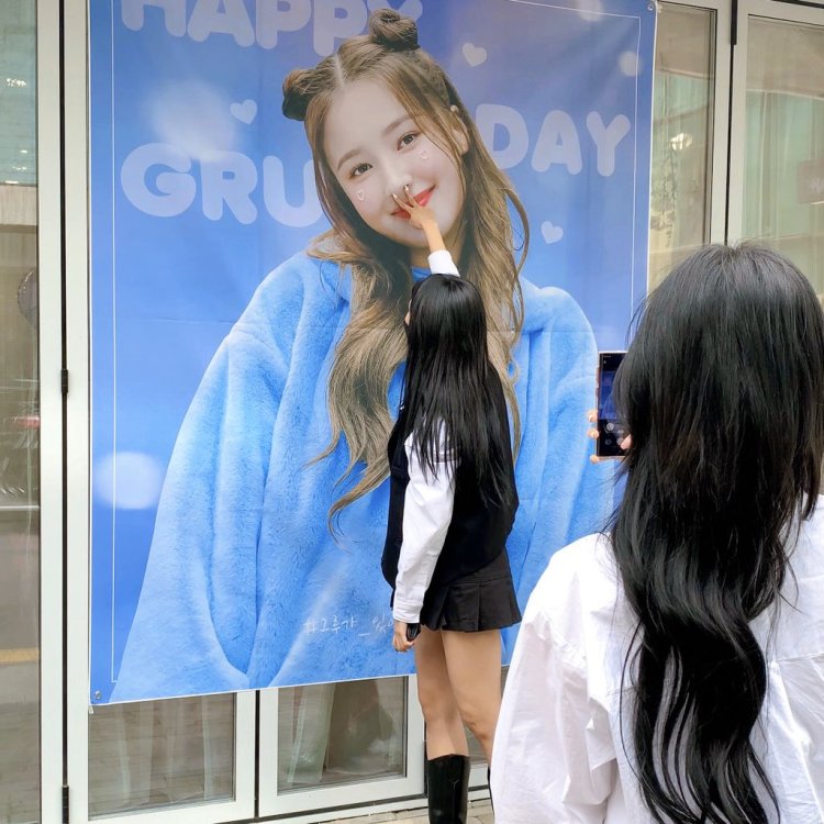 Nancy from Momoland and Jungkook