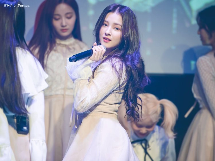 Nancy Momoland 20210109