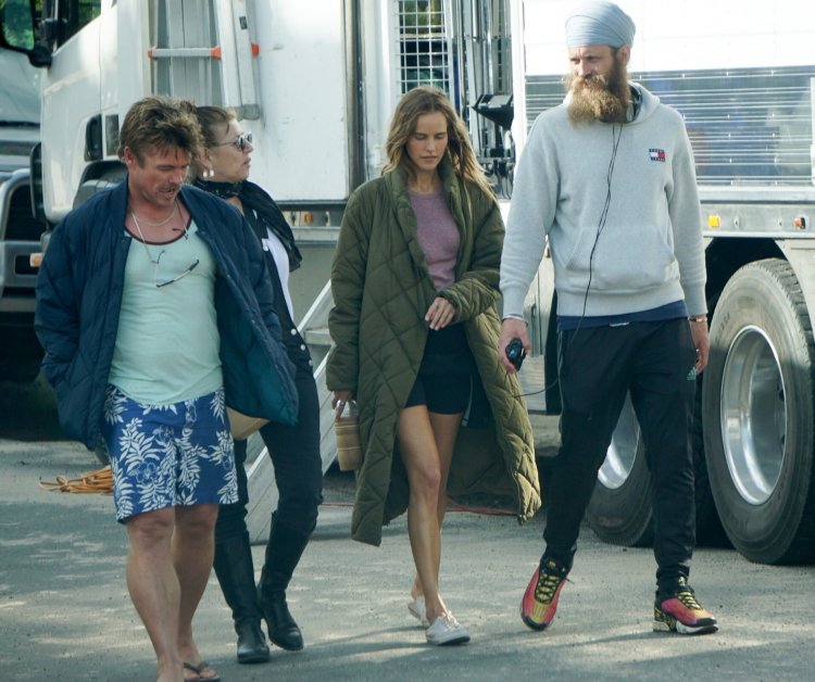 Isabel Lucas Electric Slide