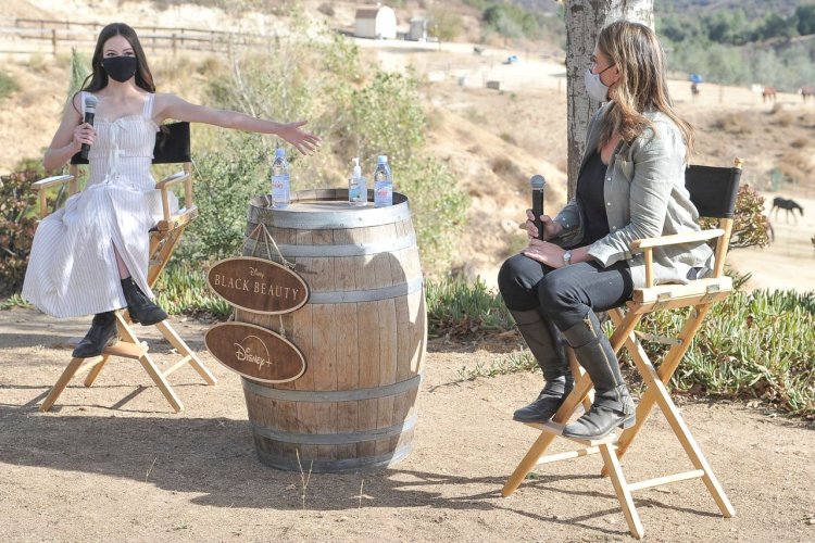 Mackenzie Foy 2020 Black handsome