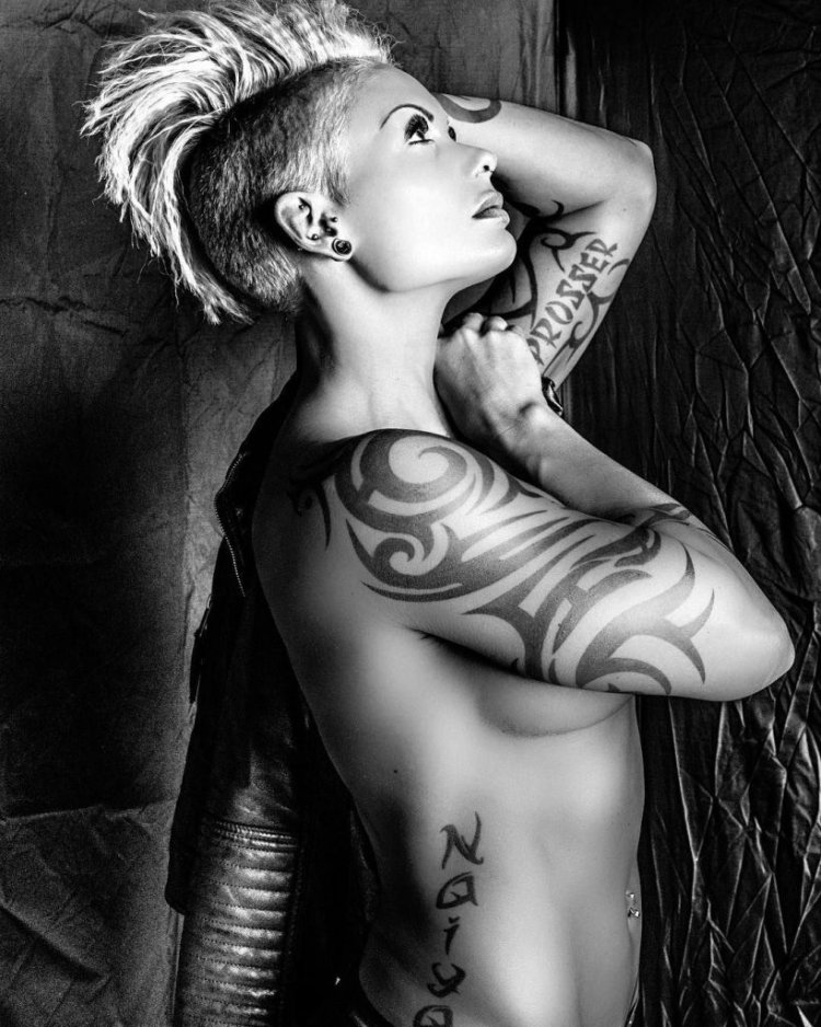 Naked Harvi Monroe Fitness Model