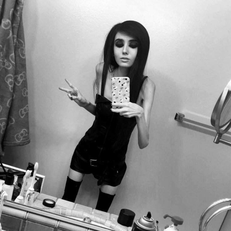 Eugenia Cooney 2019