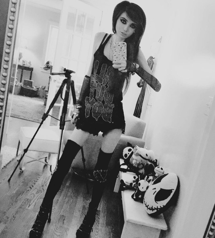 Eugenia Cooney Nipslip