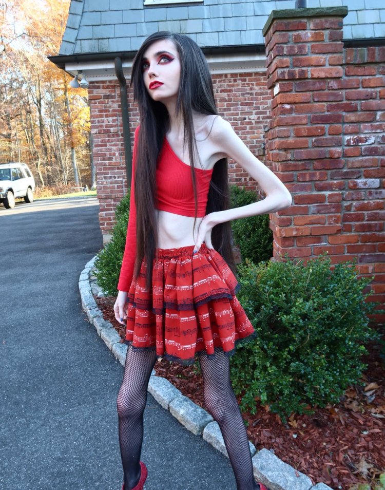 Eugenia Cooney in shorts