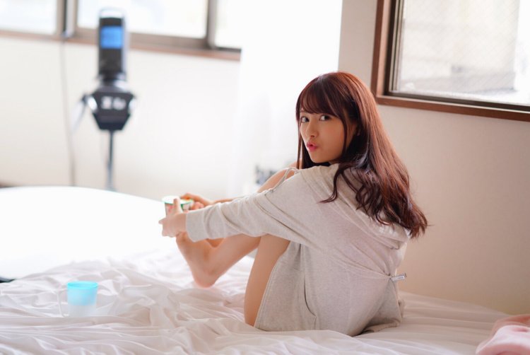 Karen Kaede Juicy Honey