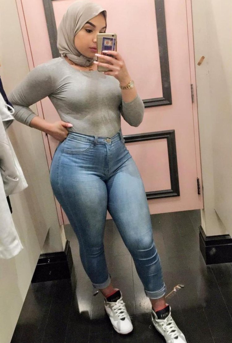 Arab girls with big priests