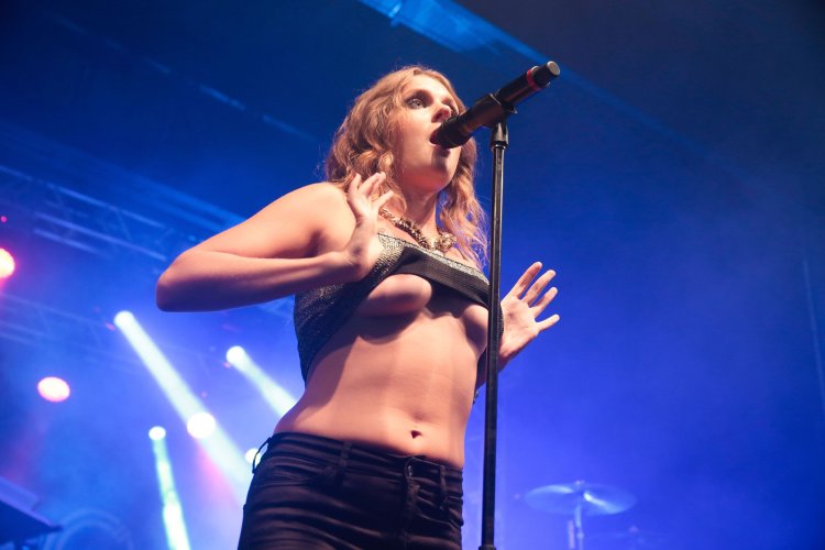 Tove lo photo hot naked