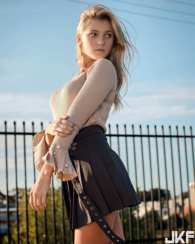 Emily Feld in bikini