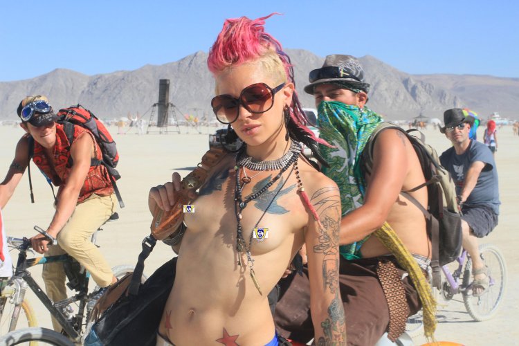Delevingne Kara on Burning Man