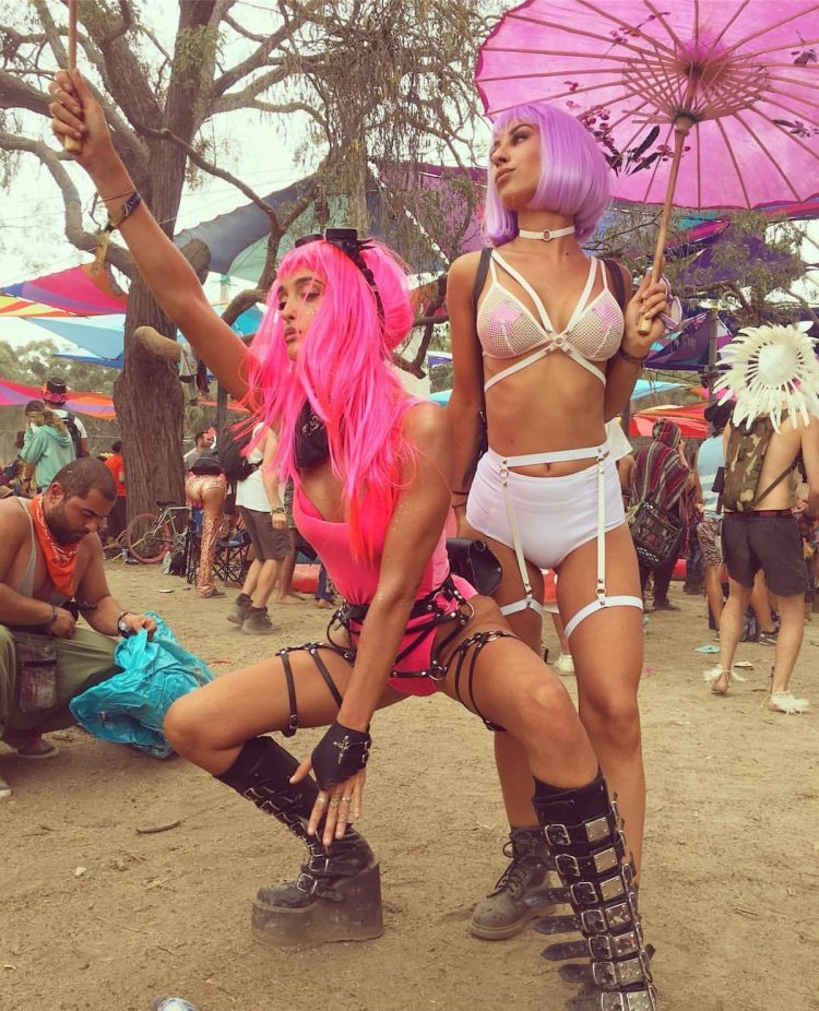 Berning Meng Festival Nude Girls