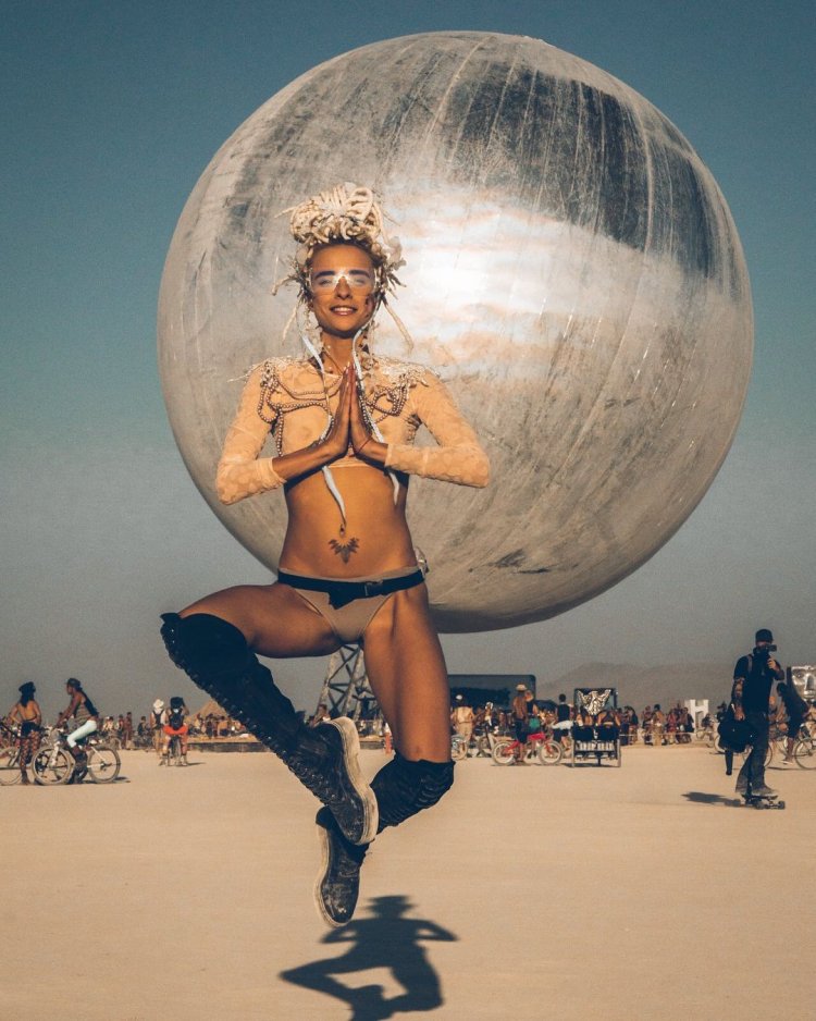 Festival Berning Menhm naked