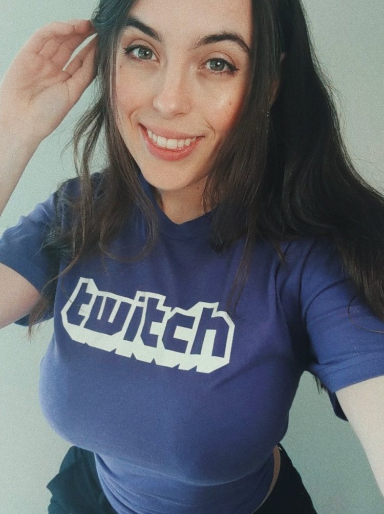 Heyimbee in a swimsuit