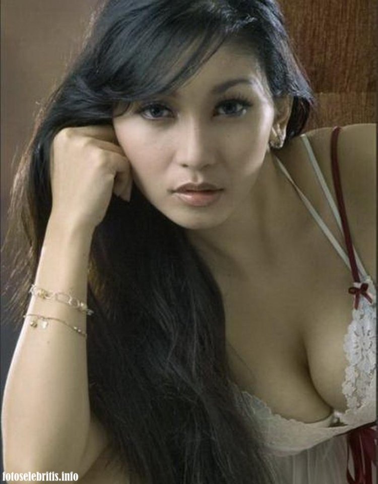 Tata Pramudita Bugil