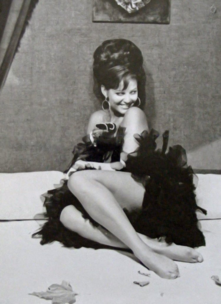 Claudia Cardinal Toples