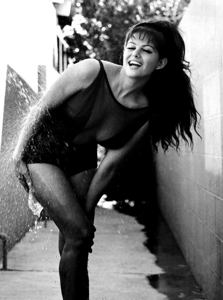 Claudia Cardinal 18 +