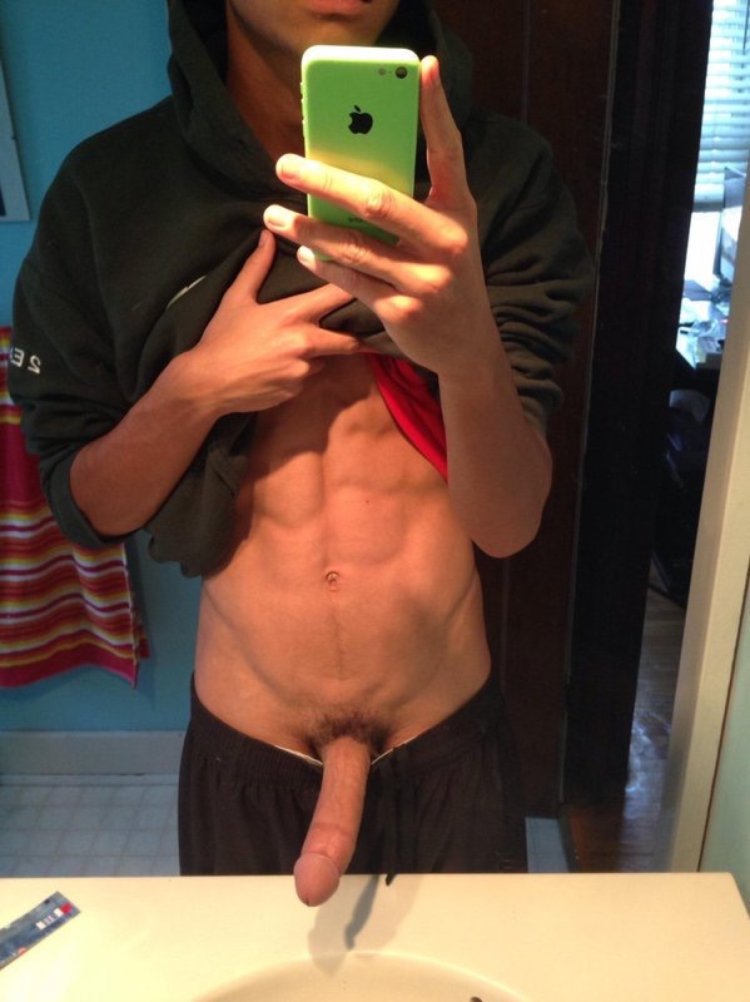Guys with large selfie penis