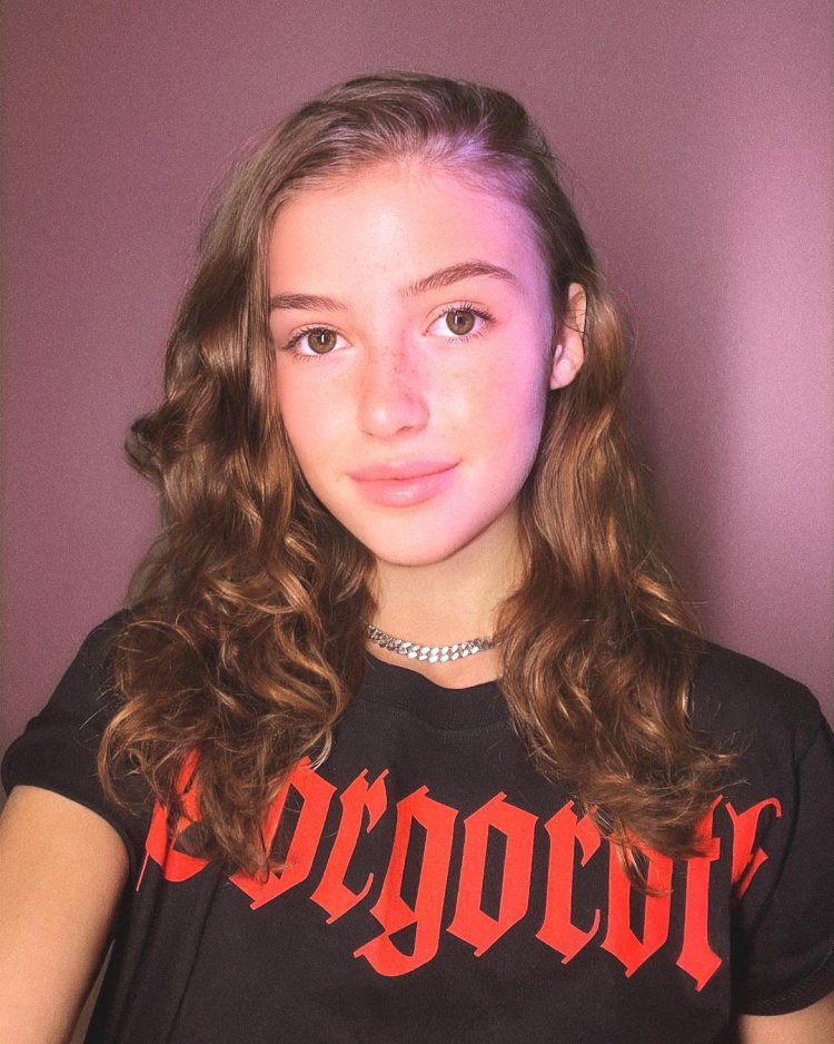 Olivia Casta plums onlyfuns