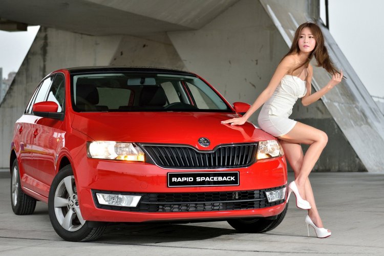 Skoda Octavia A5 and girl