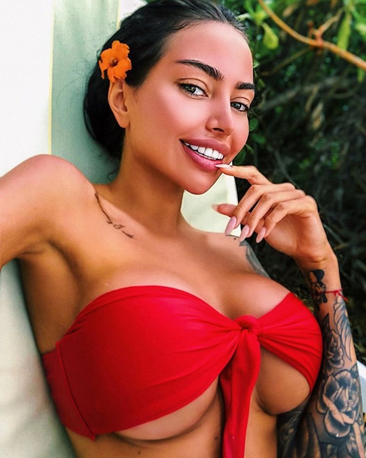 Ukrainian Kim Kardashian Alena Omovich