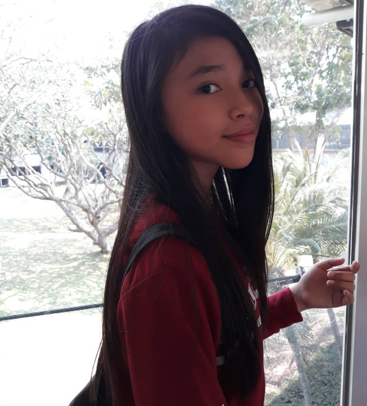 One line woman business card von beige