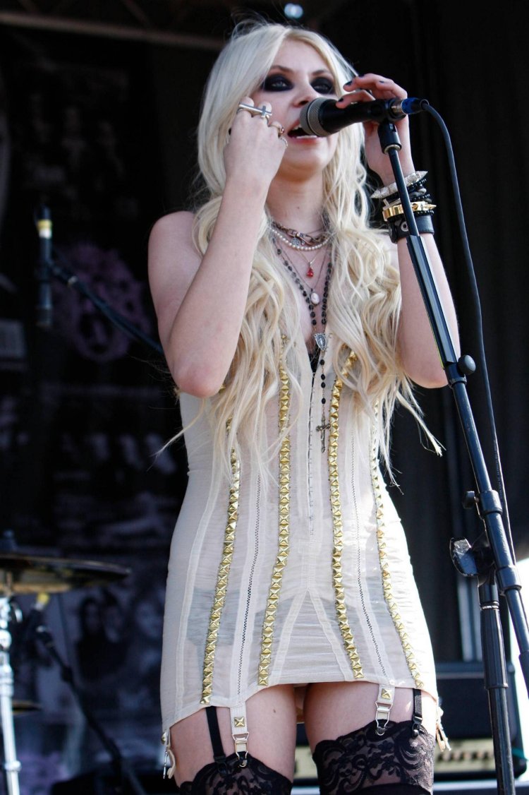 Taylor Momsen Panties