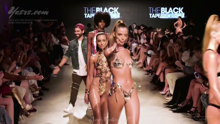 Alejandra guilmant naked on the catwalk