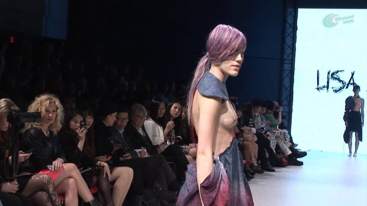 Showing the mod topless