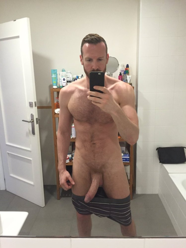 Guys with large selfie penis