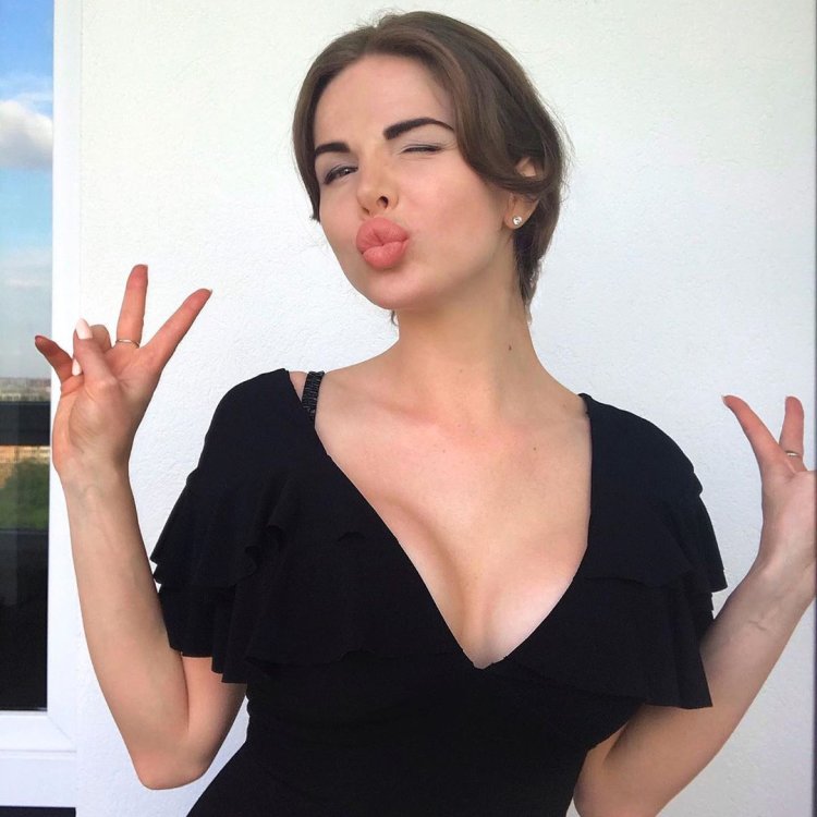 Alice Bukhtoyarova model