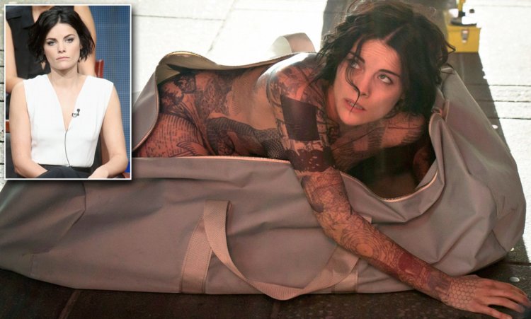 Jamie Alexander bed stage