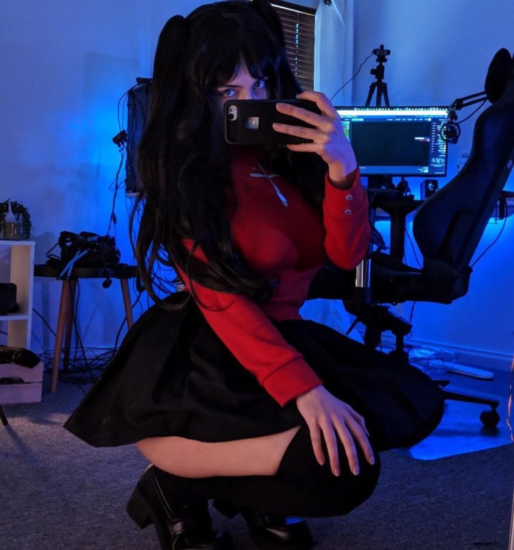 Selfies girls in gloves