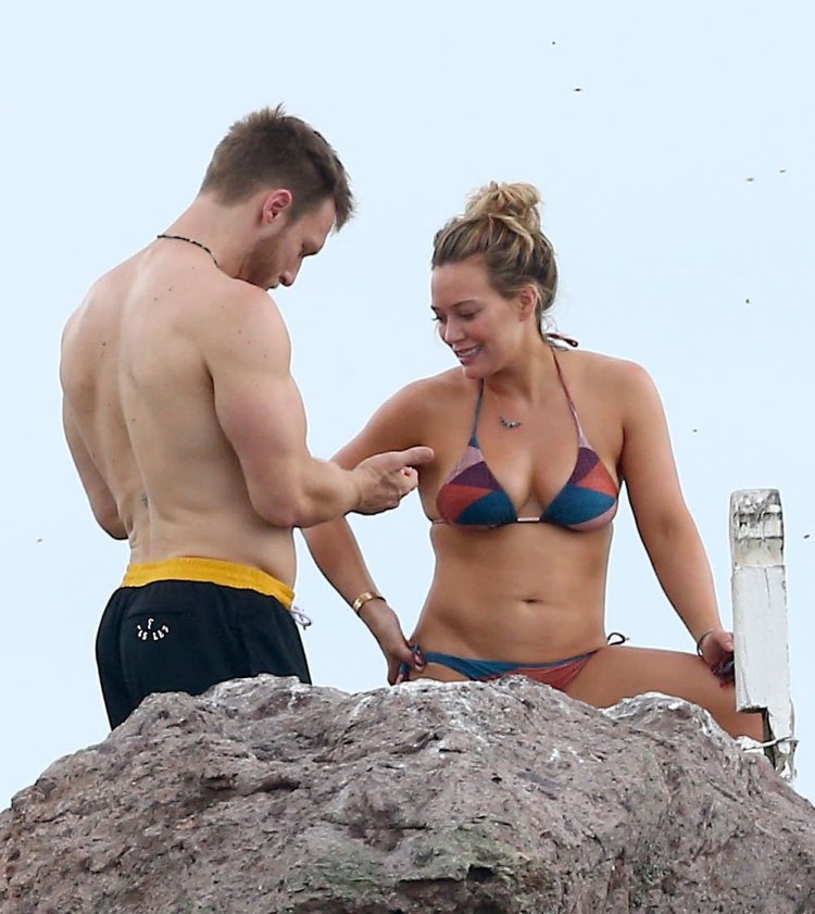 Hilary Duff Bikini Butt