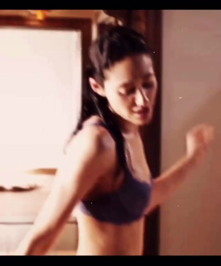 Shameless Fiona is dancing