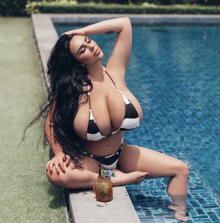 Model Anastasiya Berthier 2020