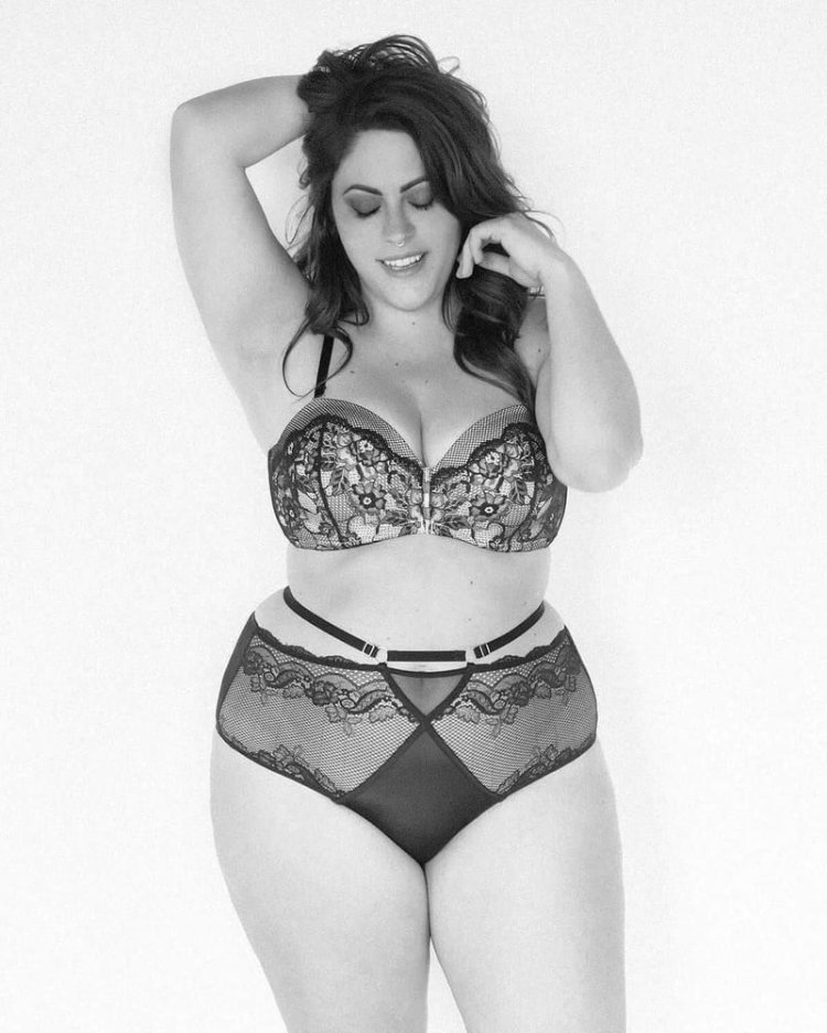 Brooke Barrose plus saz model